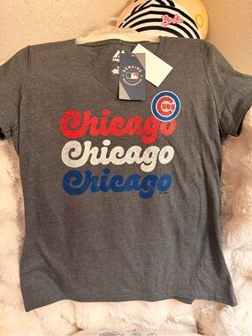 MLB Chicago Glitter Script Tee - Gray with Red, White, Blue